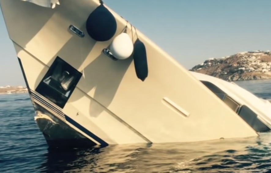 Jacht van 4,5 miljoen Euro zinkt