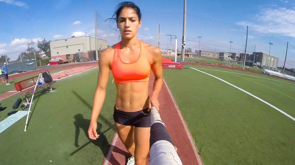 Babe Alison Stokke maakt reclame voor GoPro