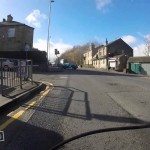 Bestuurder rijdt tegen hekken