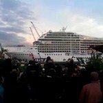 Cruiseschip begroet Hamburg
