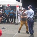 De politie van Australië kan dansen