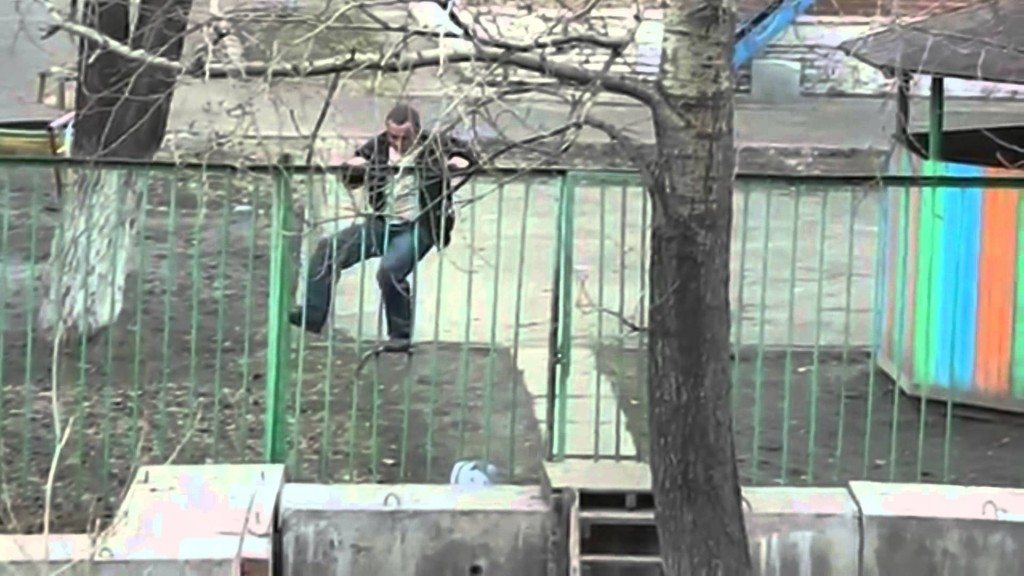 Dronken Rus maakt het zichzelf moeilijk