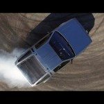Een automatisch driftende DeLorean