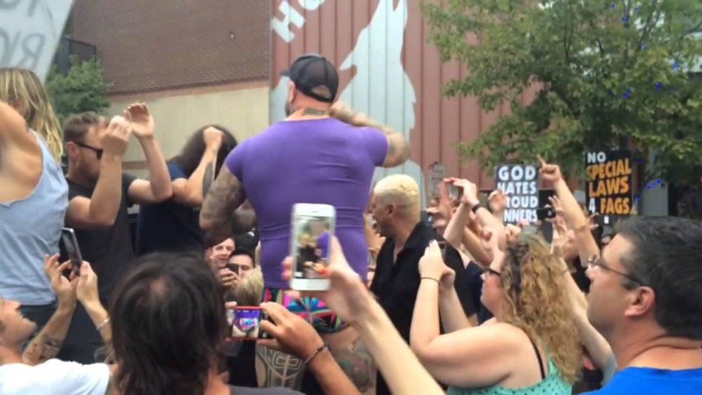 Foo Fighters vs homofobe betogers