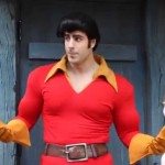 Gaston armworstelt tegen 11-jarig meisje