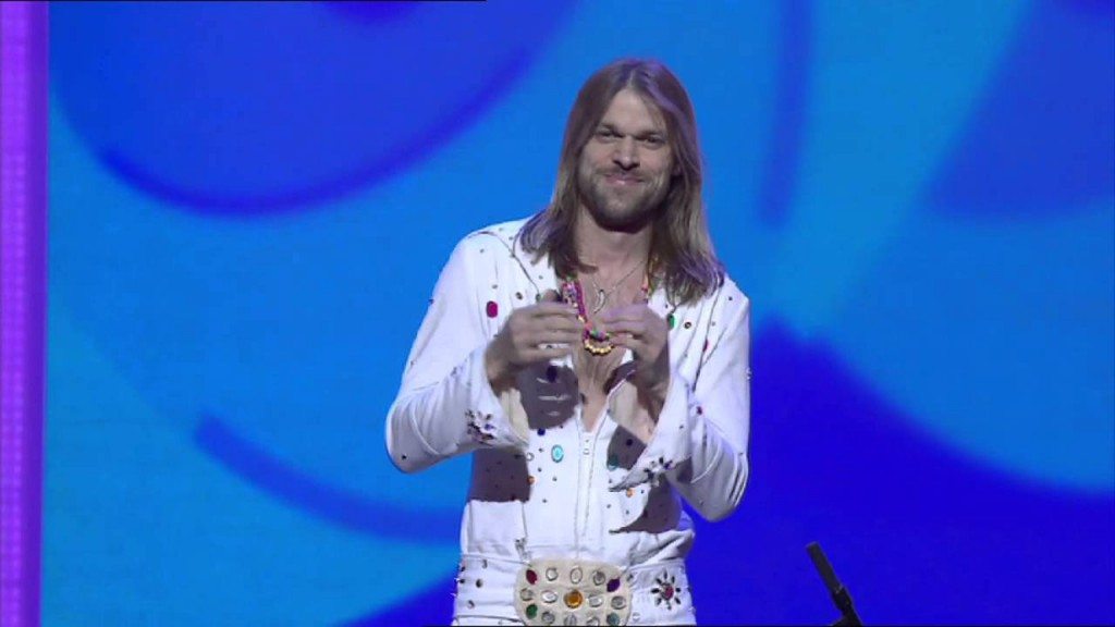 Grappige Zweedse goochelaar