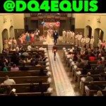 Halfnaakt rolschaatsen in de kerk