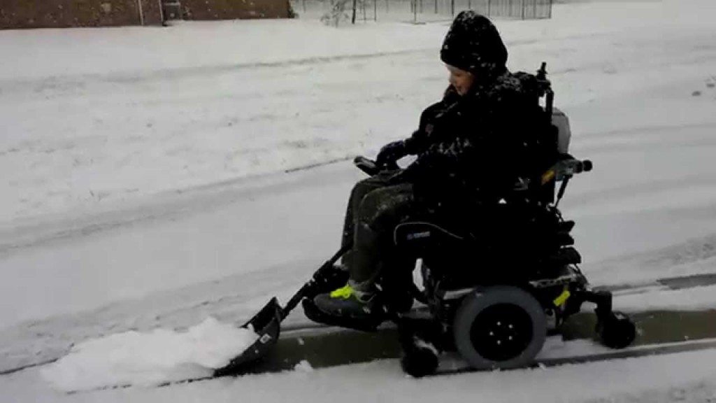 Hulp bij het sneeuwruimen