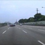 Idioot in Ferrari knalt bijna op Nissan GTR