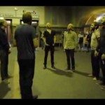 IJslands ensemble zingt in treinstation