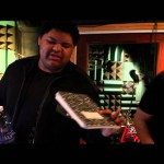 Jonge kerel verzint rapnummer ter plaatse