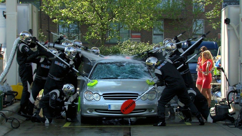 Klanten carwash krijgen spetterende verrassing