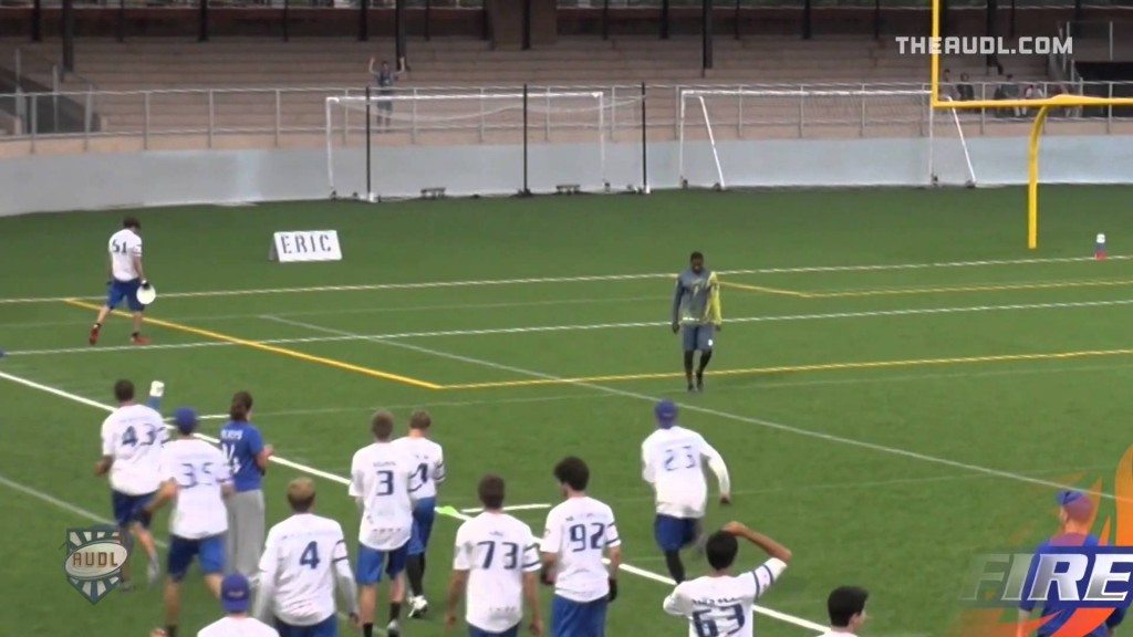 Knappe sprong in het frisbee