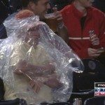 Knoeien met een poncho