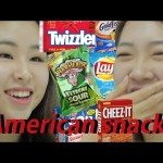 Koreaanse vrouwen eten Amerikaanse snacks