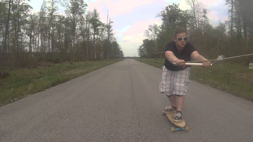 Longboarder valt tegen 60 km/u