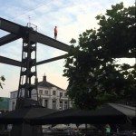 Man springt van brug in Helmond