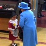 Meisje heeft pijnlijke ontmoeting met The Queen