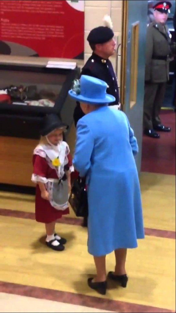 Meisje heeft pijnlijke ontmoeting met The Queen