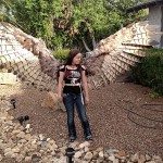 Meisje maakt pneumatische vleugels