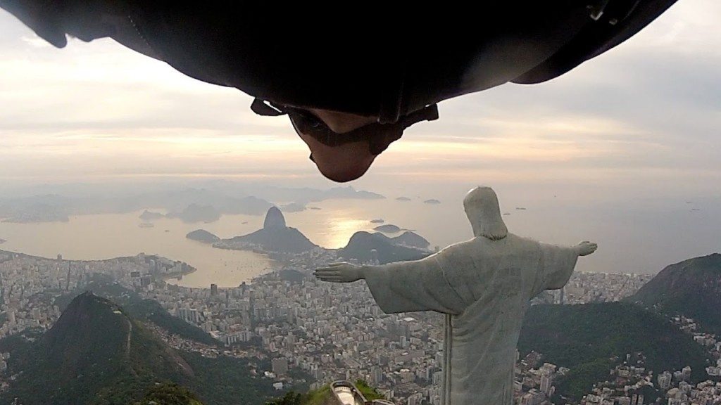 Met de wingsuit over Rio de Janeiro
