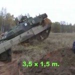 Met een tank de gracht oversteken