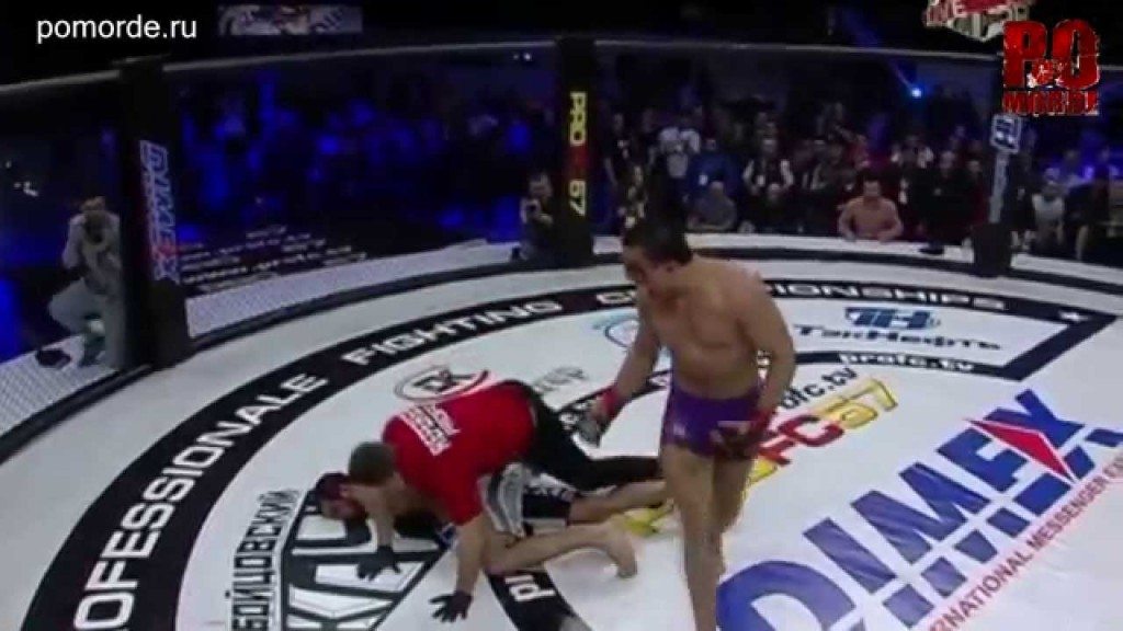 MMA-gevecht ontaardt in massale vechtpartij