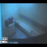 Moordenaar en getuige in 1 cel