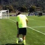 Neymar toont zijn voetbalkunstjes