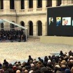 Ontroerende herdenking slachtoffers Parijs