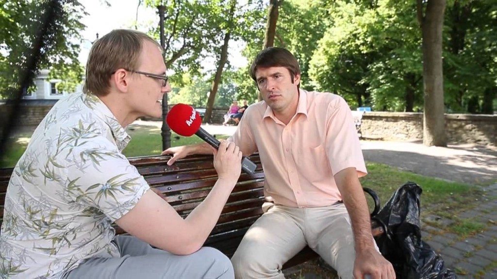 Politicus bestolen tijdens interview