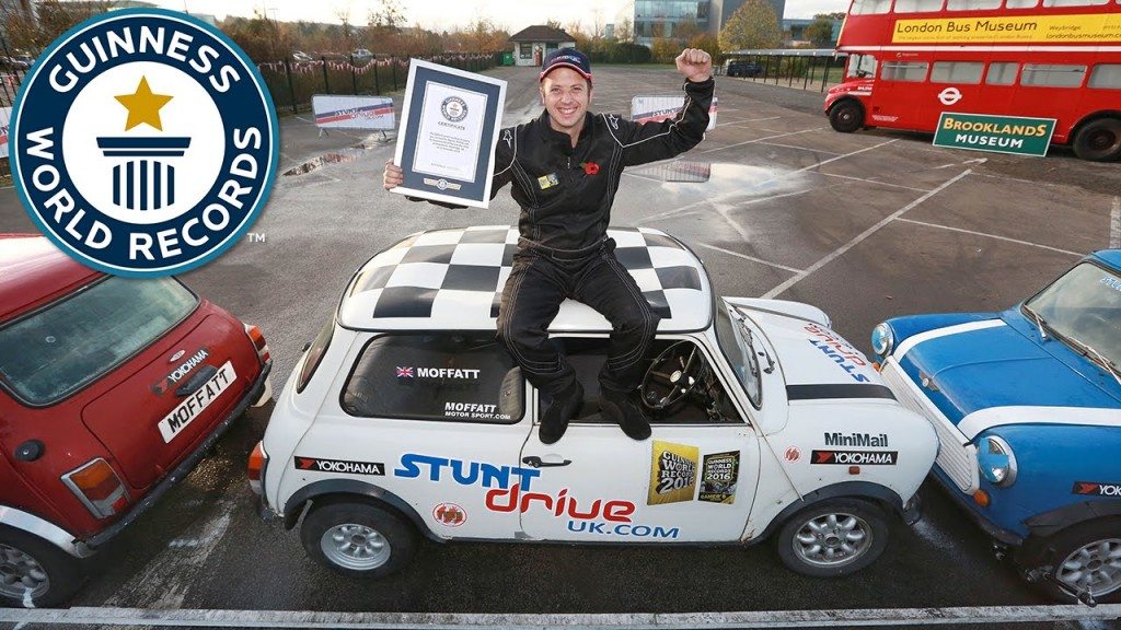 Record achteruit parallel parkeren