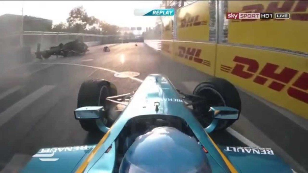 Spectaculaire crash tijdens Formula E wedstrijd