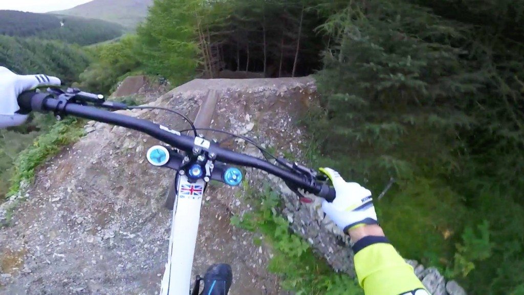 Spectaculaire downhill video