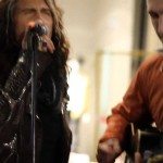 Steven Tyler zingt mee met straatmuzikant