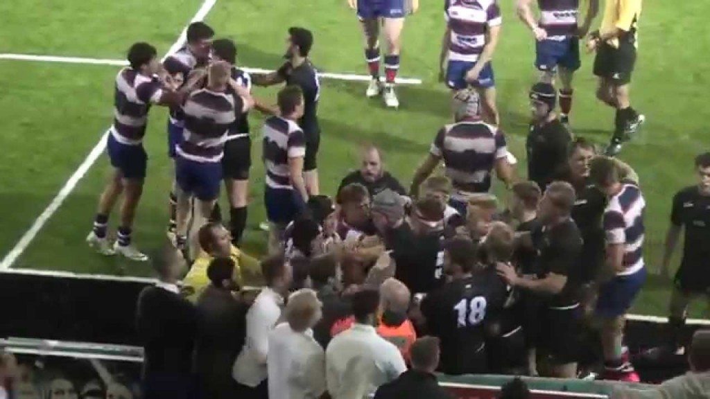 Streaker veroorzaakt gevecht