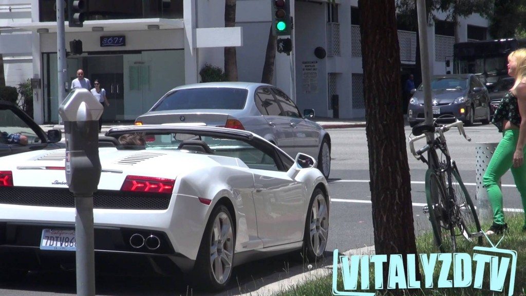 Succes bij de vrouwen… huur een lamborghini