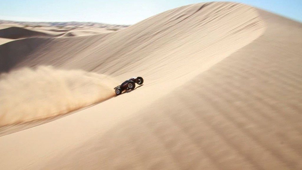 Vliegende R/Cs in de woestijn