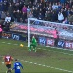 Voetballer mist en neemt dan wijze beslissing