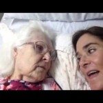 Vrouw met Alzheimer herkent dochter