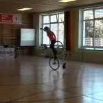 Wonderbaarlijke kunstjes op een fiets