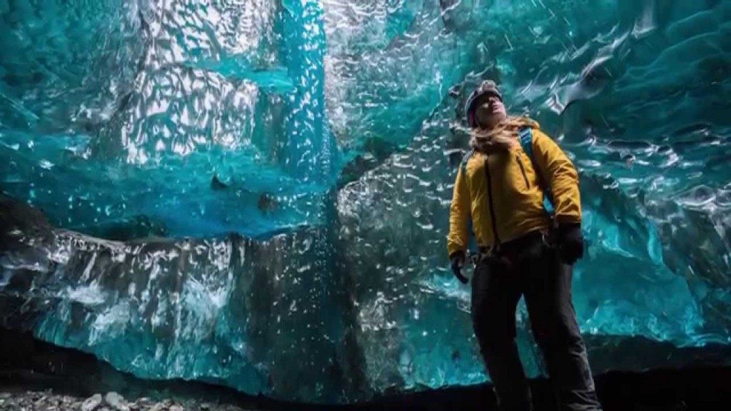 Wonderlijke ijsgrotten in IJsland