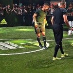 Zinedine Zidane & zoon spelen freestyle voetbal