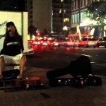 Zonder armen gitaar spelen