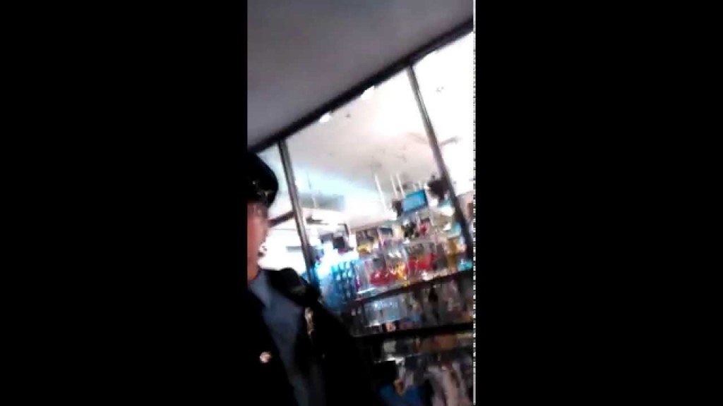 Zwarte man getaserd omdat hij op bank zit