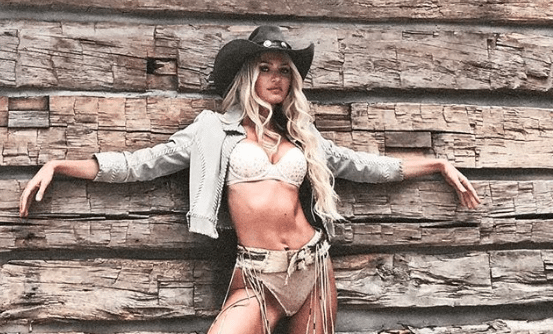 Candice Swanepoel is een begeerde cowgirl