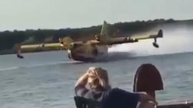 Ongeluk: Frans blusvliegtuig botst tegen boot