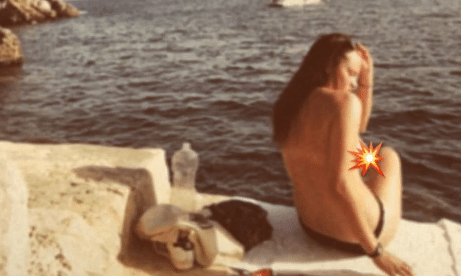 Moora Vander Veken topless op vakantie