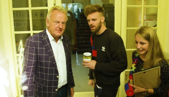 Video! Ton Hendriks slaat Tim Hofman een gebroken kaak