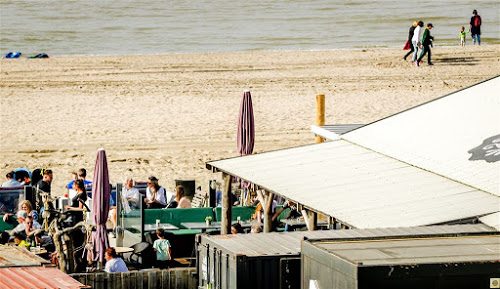 Zwemmers in problemen bij kust Den Haag